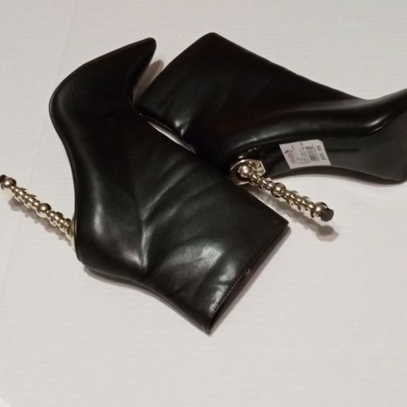 Cape Robbin Shoes - MadRag Cape Robbin Pointed Toe Shawna Boot Size 9 Gently Used.
